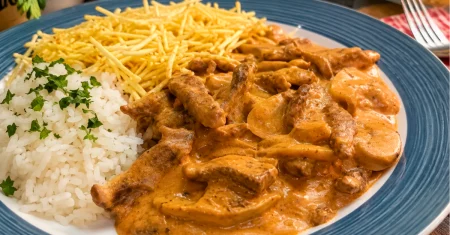 Strogonoff de Carne Tradicional: Cremoso e Saboroso para o Almoço