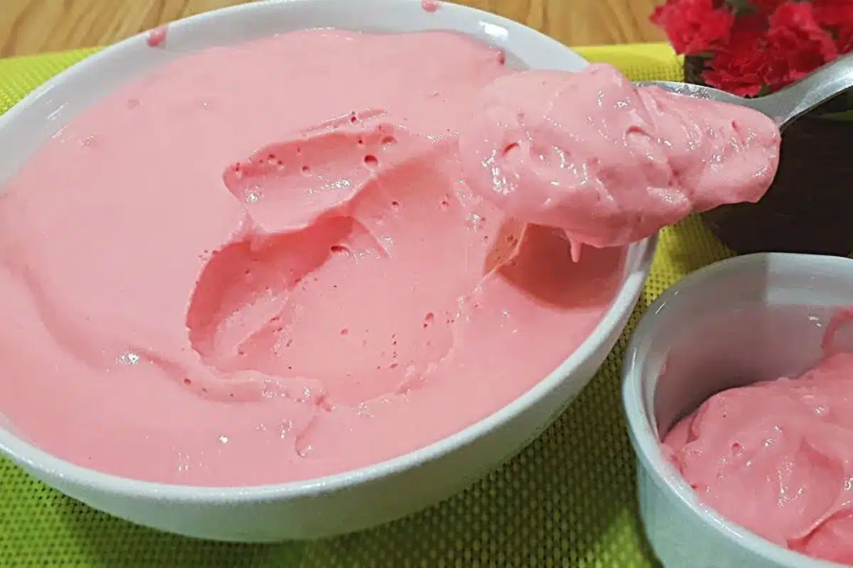 Mousse De Morango Com Tang Sobremesa Simples E Rápida De Fazer