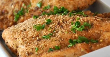 Peito de frango a milanesa macio e gostoso feito sem óleo no forno