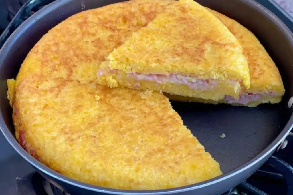 Cuscuz de frigideira recheado