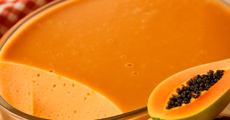 Mousse de mamão cremoso: a sobremesa refrescante que encanta no primeiro pedaço