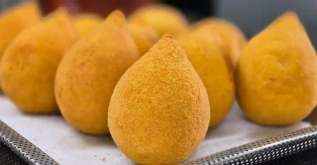 Massa de Coxinha Perfeita: douradinha por fora e cremosa por dentro