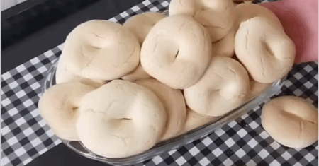 Rosquinhas de Maizena que derretem na boca receita fácil e perfeita para o café da tarde