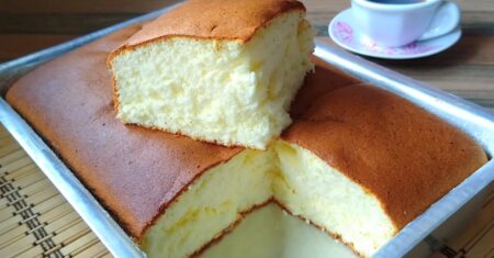 Bolo algodão de leite condensado sem farinha de trigo e que derrete na boca