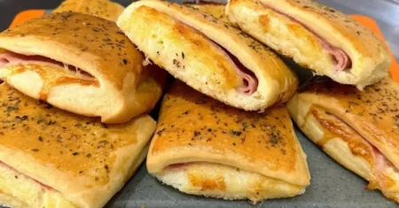 Joelho de presunto e queijo assado: irresistível, fofinho e mais gostoso que o da padaria