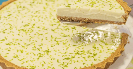 Torta de limão cremosa e refrescante: a sobremesa irresistível que conquista à primeira colherada