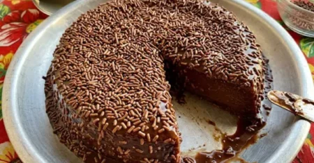 Brigadeirão de forno cremoso, fácil e irresistível