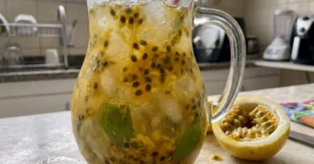 Caipirinha de maracujá: refrescante e fácil de fazer