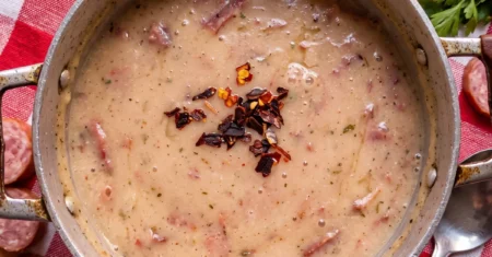 Caldo de Mandioca Cremoso com Calabresa e Bacon