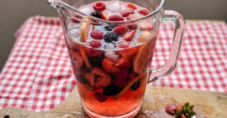 Clericot tradicional com frutas vermelhas: receita fácil e refrescante