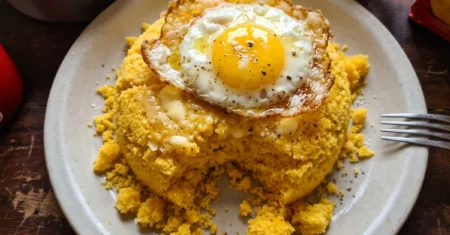 Cuscuz nordestino com ovo: receita tradicional e fofinha