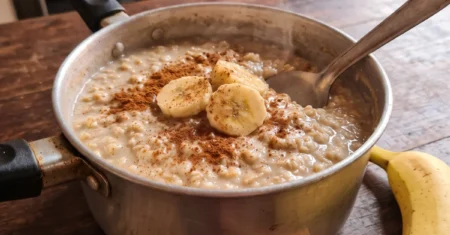 Mingau de aveia cremoso: receita fácil e pronta em 10 minutos