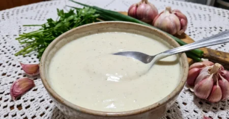 Molho de alho para churrasco: fácil, cremoso e delicioso
