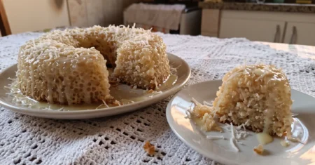 Pudim de tapioca granulada com coco e leite condensado