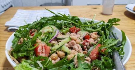 Salada de Grão-de-Bico com Atum: Fácil, Leve e Deliciosa