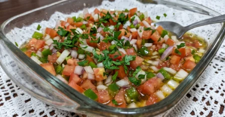 Vinagrete tradicional: receita fácil, fresca e saborosa